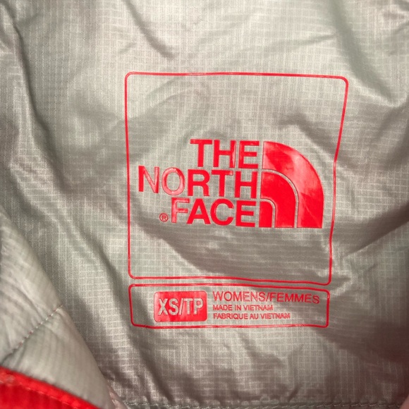 The North Face Red and Gray Puffer Jacket with Quilted Design - Picture 3 of 9